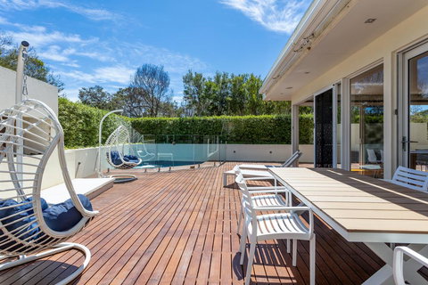 The Sanctuary: Stunning. Hot Tub Spa + Linen - Suburb Australia 1