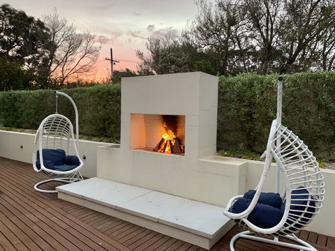 The Sanctuary: Stunning. Hot Tub Spa + Linen - Suburb Australia 2