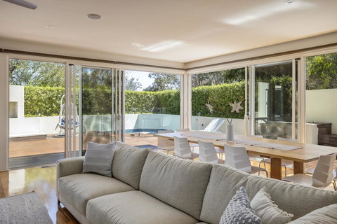 The Sanctuary: Stunning. Hot Tub Spa + Linen - Suburb Australia 3