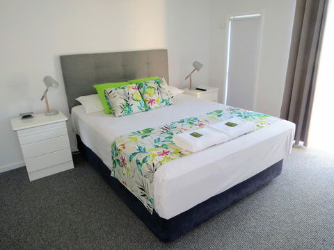 The Shores Holiday Apartments - Suburb Australia 2