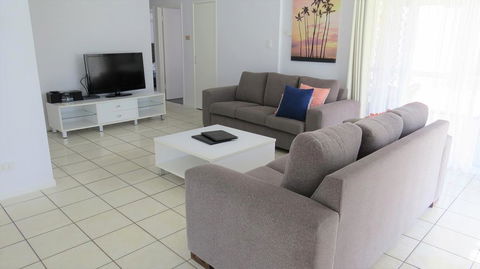 The Shores Holiday Apartments - Suburb Australia 1