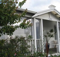 Three Chimneys Bed and Breakfast Boutique Guest House - Suburb Australia