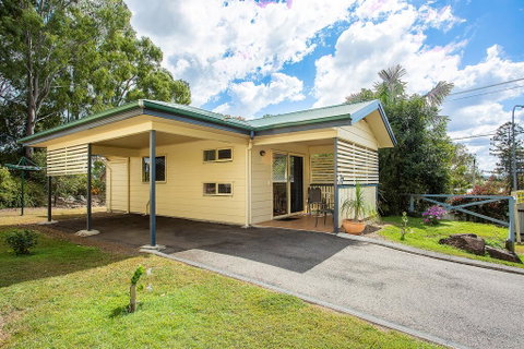 Tiaro Tourist Stopover - Suburb Australia 1