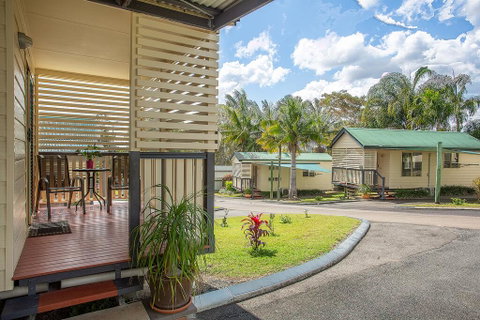 Tiaro Tourist Stopover - Suburb Australia 2