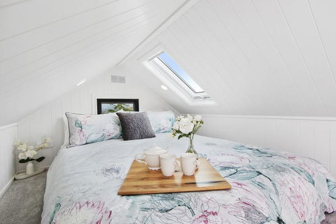 TINY HOME......BIG Views - Suburb Australia 1