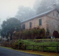 Tizzana Winery Bed and Breakfast - Suburb Australia