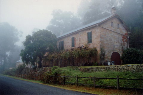Tizzana Winery Bed And Breakfast - Suburb Australia 0
