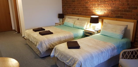 Tooleybuc Club Motor Inn - Suburb Australia 1