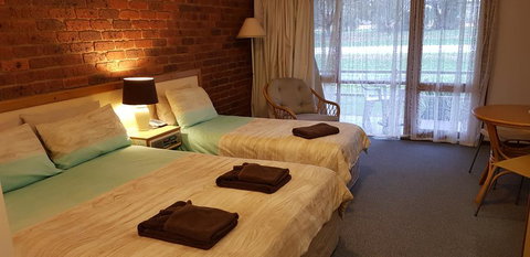 Tooleybuc Club Motor Inn - Suburb Australia 2