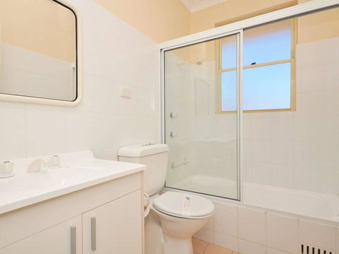 Toowoon Beach View 3br Villa 4 Just Steps To Beach With Views - Suburb Australia 3