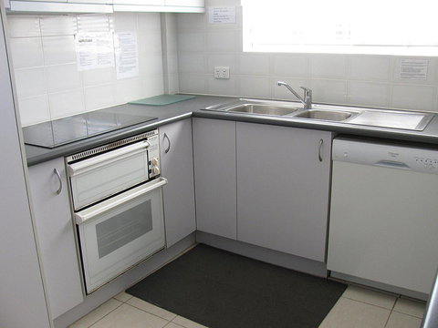 Toowoon Beach View 3br Villa 4 Just Steps To Beach With Views - Suburb Australia 1