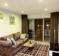 Tranquil Relaxing Forrest Style Apartment - Braddon CBD - Suburb Australia