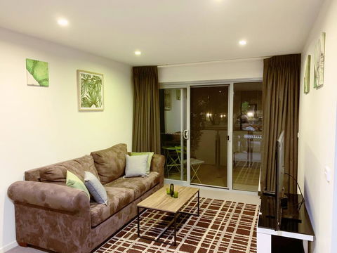 Tranquil, Relaxing Forrest Style Apartment - Braddon CBD - Suburb Australia 0