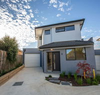 Trendy sweet home 4BedsBlackburn South - Suburb Australia