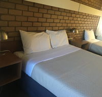 Tudor House Motel - Suburb Australia