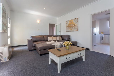 Twelve Errard - Suburb Australia 0