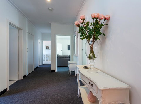 Twelve Errard - Suburb Australia 2