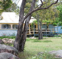 Twisted Gum Vineyard Cottage - Suburb Australia