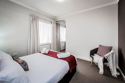 Two Bedder With Parking Close To Perth City Centre - Suburb Australia 3