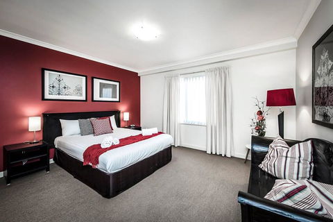 Two Bedder With Parking Close To Perth City Centre - Suburb Australia 2