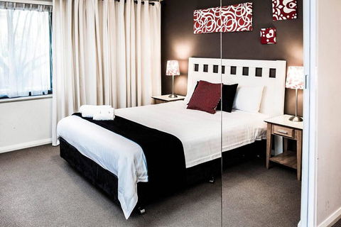 Two Bedroom Apt Next To Perth CBD With Parking. - Suburb Australia 1