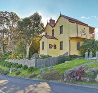 Two Story Bed and Breakfast - Suburb Australia