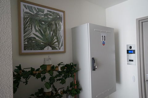 U1 Brunswick Living Brand New Apartment Close To Airport And CBD - Suburb Australia 2