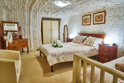 Underground Bed & Breakfast - Suburb Australia 2