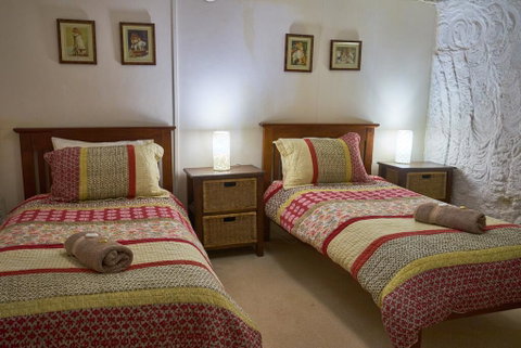 Underground Bed & Breakfast - Suburb Australia 3