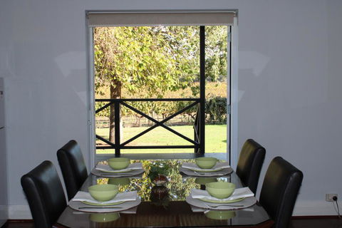 Upper Reach Spa Cottage - Suburb Australia 2