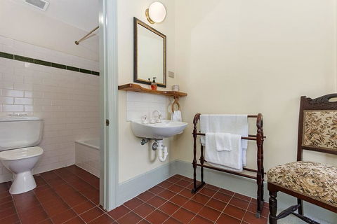 Victoria House - Suburb Australia 1