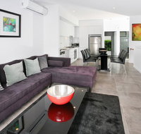 Views from Red Hill - Modern and Spacious Split-Level Executive 3BR Red Hill Apartment Close to CBD - Suburb Australia