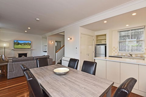 Villa 2br Grange Resort Condo Located Within Cypress Lakes Resort (nothing Is More Central) - Suburb Australia 1