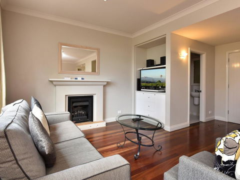 Villa 2br Nebbiolo Resort Condo Located Within Cypress Lakes Resort (nothing Is More Central) - Suburb Australia 2