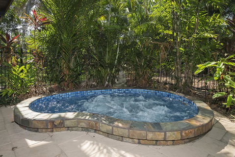 Villa Frangipani - Suburb Australia 1