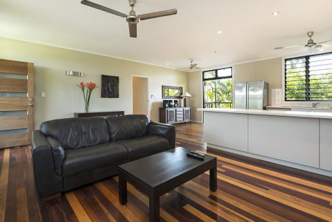 Villa Frangipani - Suburb Australia 2