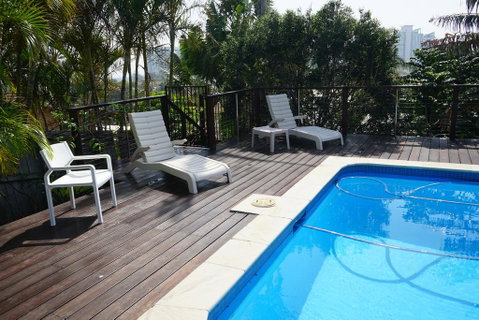 Villa With Views & Pool - Suburb Australia 1