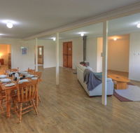 Village Stays Coldstream Gallery Bungalow - Suburb Australia