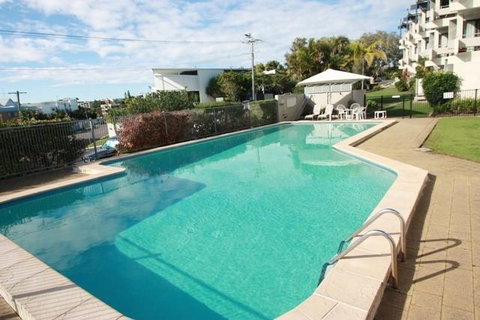 Warroo Apartments - Suburb Australia 1