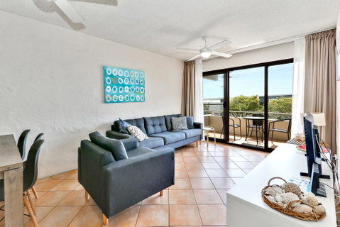 Warroo Apartments - Suburb Australia 3