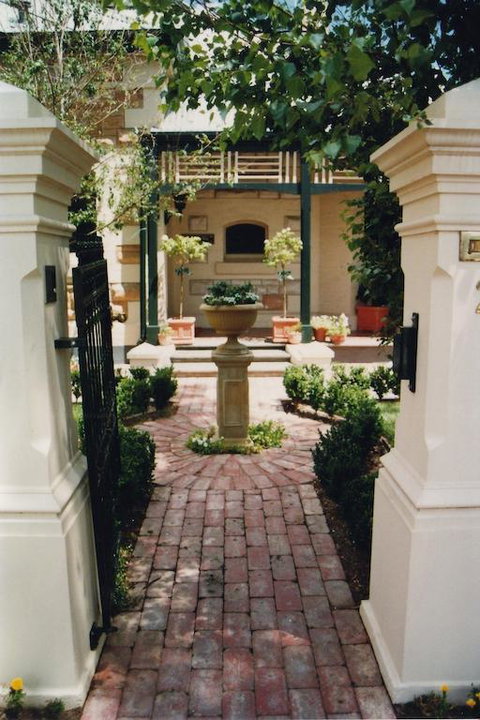Water Bay Villa Bed & Breakfast - Suburb Australia 3