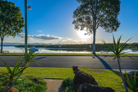 Waterfront Family House - Suburb Australia 1