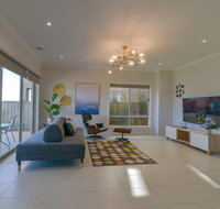 Waterfront Grand Villa for Big Group - Suburb Australia