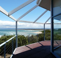 Waterline Holiday Home - Suburb Australia