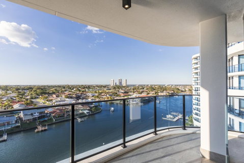Waterview 3BR Modern Apartment Near Harbour Town - Waterpoint - Suburb Australia 2