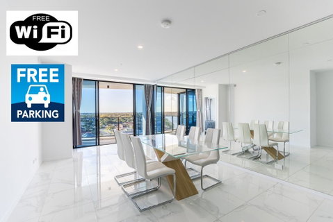 Waterview 3BR Modern Apartment Near Harbour Town - Waterpoint - Suburb Australia 0