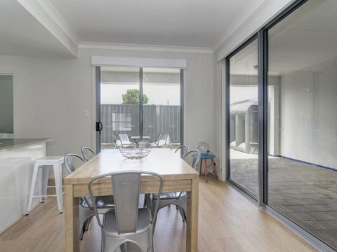 West Croydon Condo - Suburb Australia 2