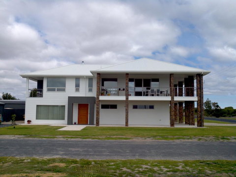 White Caps B&B Apartment - Suburb Australia 1