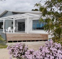 WHITE SHELLS HOLIDAY RENTAL - Suburb Australia
