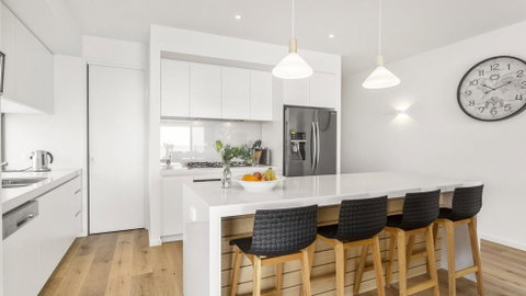 WHITEHAVEN - MORNINGTON - Suburb Australia 1